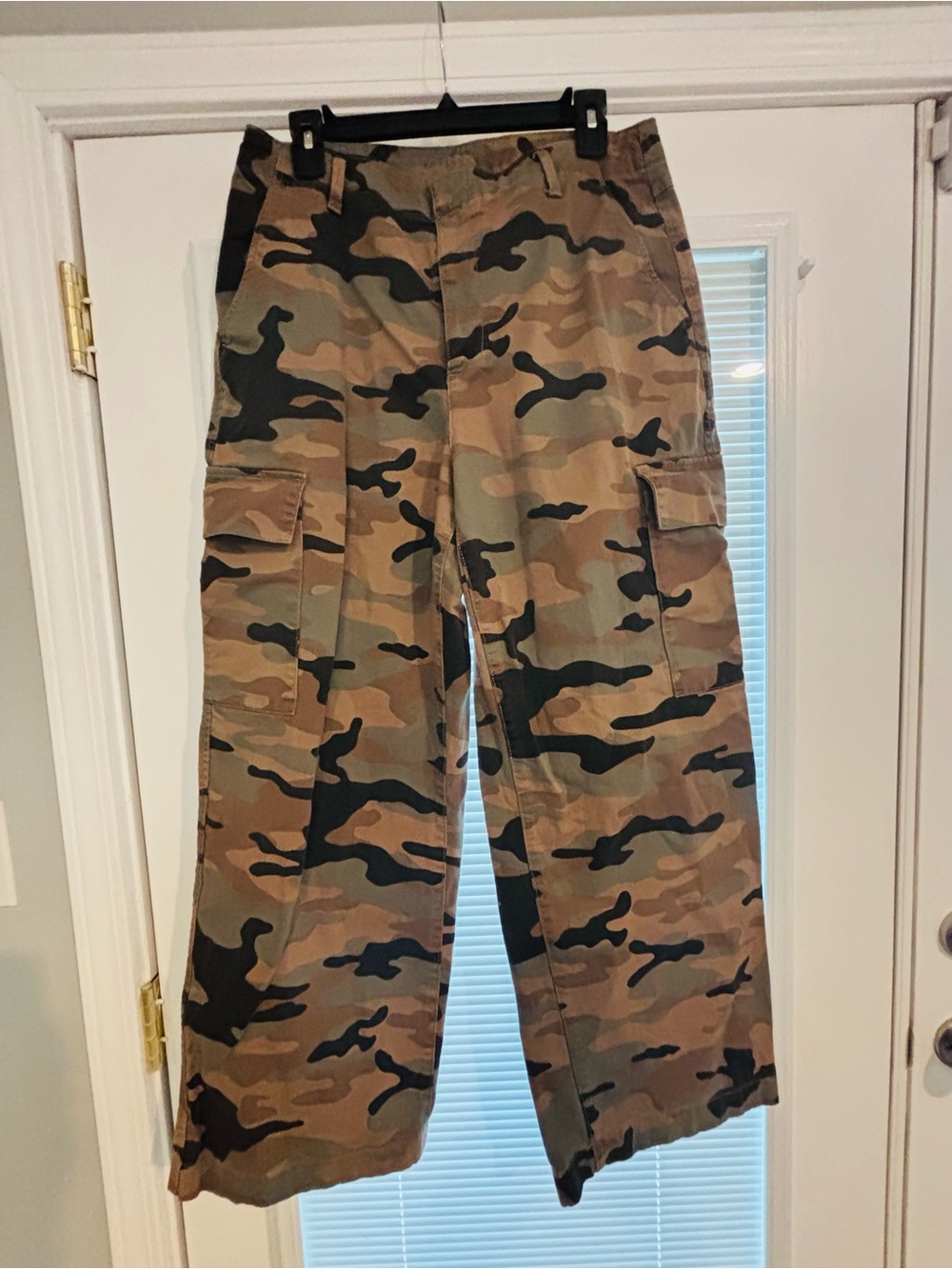 GAP Camouflage Cargo Pants in Green and Tan - Picture 5 of 8
